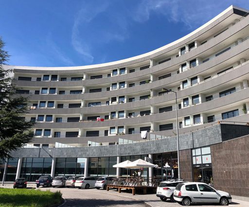 Habitação colectiva em Alpendorada