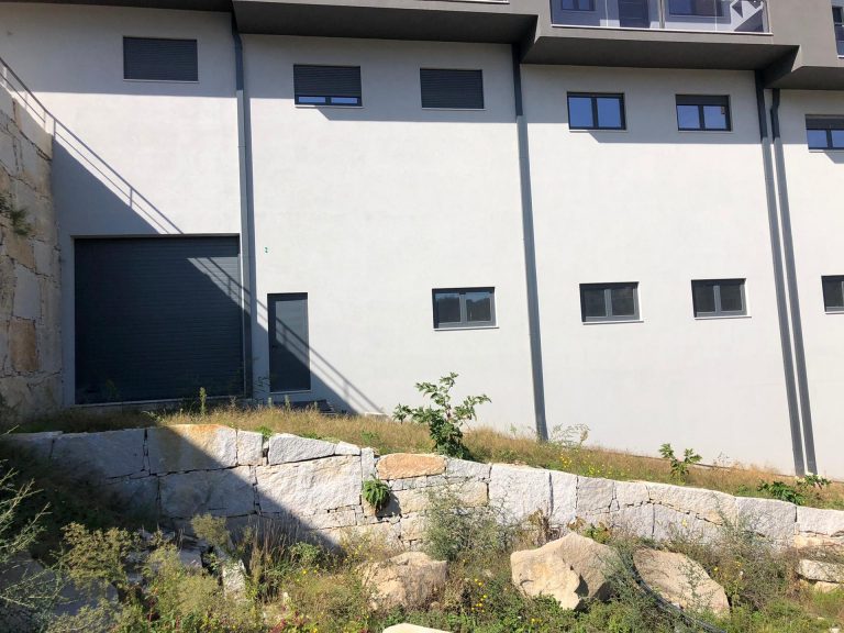 Armazém em Alpendorada