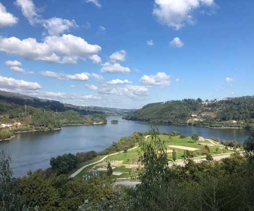 Lote na urbanização Bela Vista